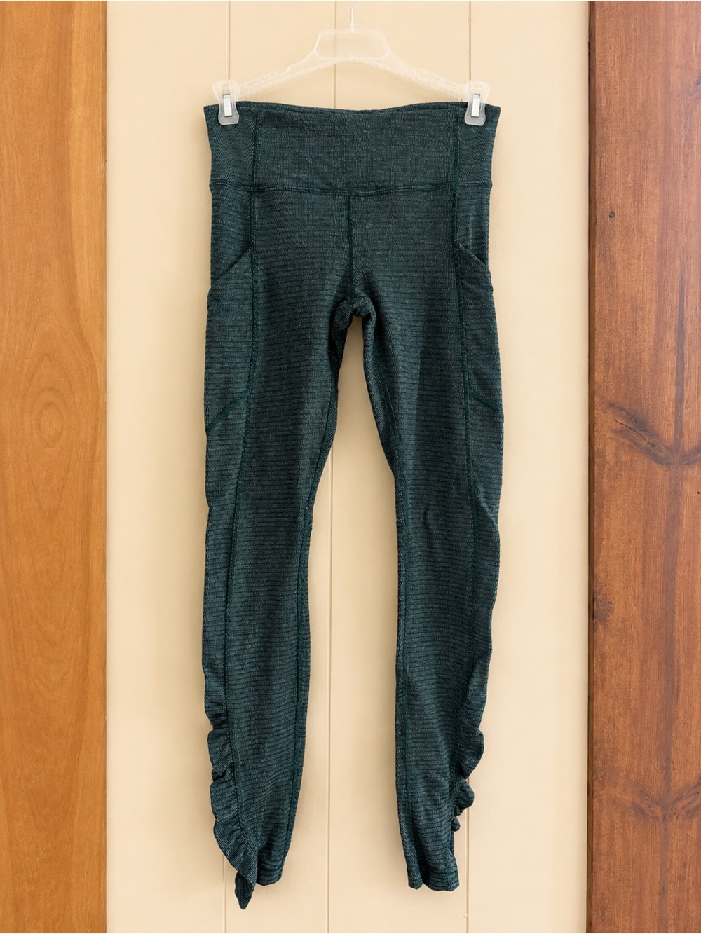 Lululemon Teal Textured Ruched Leggings Size 4 Back Zip Pocket